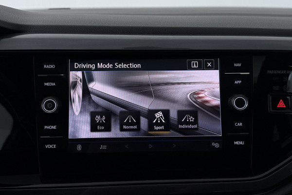 Volkswagen Polo 1.0 TSI Highline Business R-Line (PANORAMADAK, VIRTUAL, STOELVERWARMING, CAMERA, LED, CARPLAY, PDC)