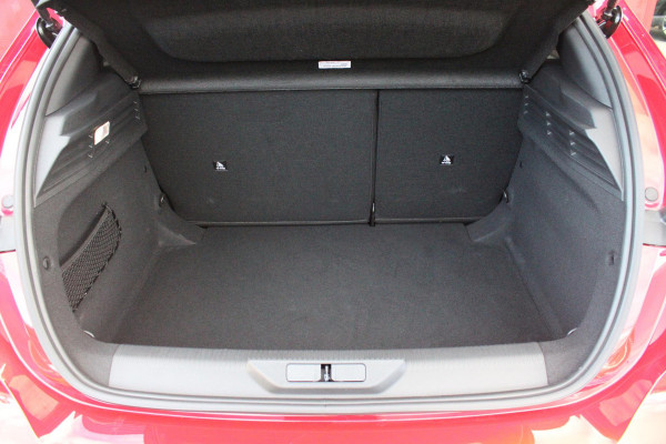 Peugeot 308 1.2 Hybrid 145PK AUTOMAAT ALLURE | AGR STOEL | STOEL EN STUUR VEWARMING | KEYLESS ENTRY/START | DRAADLOZE APPLE CARPLAY/ANDROID AUTO | NAVIGATIE | CLIMATE CONTROL | LICHTMETALEN VELGEN 17" | LED KOPLAMPEN | ACHTERUITRIJCAMERAA | ADAPTIVE CRUISE CONTROL | DRAADLOZE TELEFOONLADER |