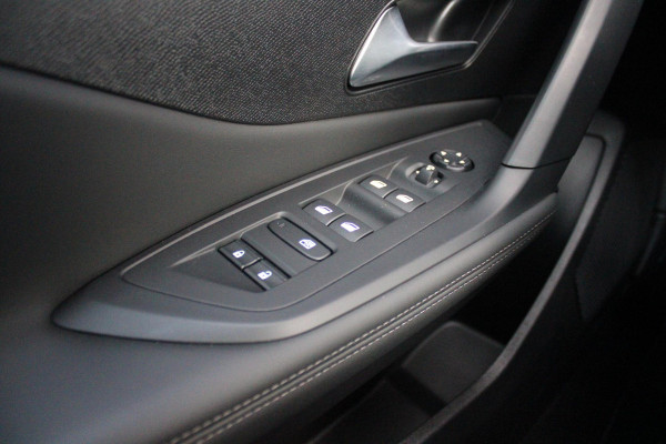 Peugeot 308 1.2 Hybrid 145PK AUTOMAAT ALLURE | AGR STOEL | STOEL EN STUUR VEWARMING | KEYLESS ENTRY/START | DRAADLOZE APPLE CARPLAY/ANDROID AUTO | NAVIGATIE | CLIMATE CONTROL | LICHTMETALEN VELGEN 17" | LED KOPLAMPEN | ACHTERUITRIJCAMERAA | ADAPTIVE CRUISE CONTROL | DRAADLOZE TELEFOONLADER |