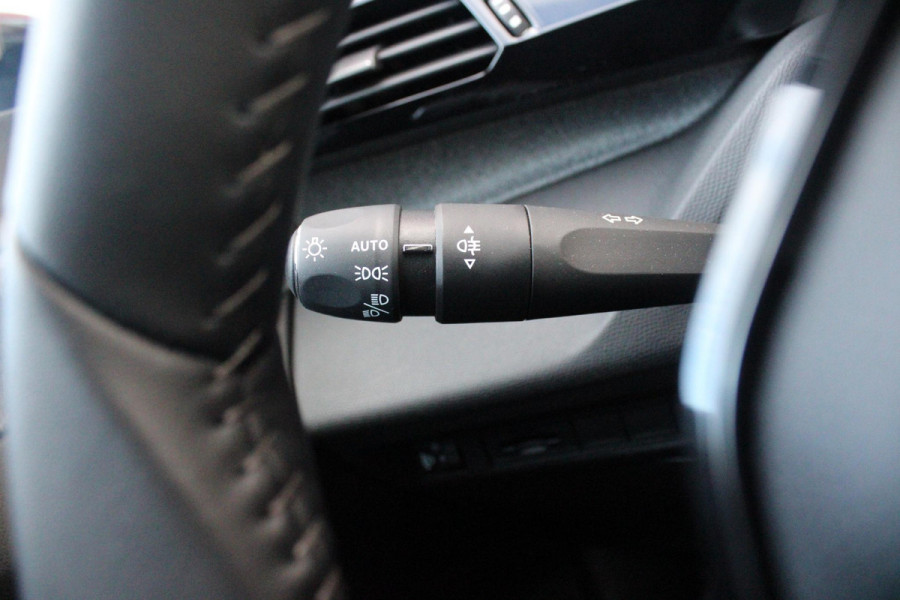 Peugeot 308 1.2 Hybrid 145PK AUTOMAAT ALLURE | AGR STOEL | STOEL EN STUUR VEWARMING | KEYLESS ENTRY/START | DRAADLOZE APPLE CARPLAY/ANDROID AUTO | NAVIGATIE | CLIMATE CONTROL | LICHTMETALEN VELGEN 17" | LED KOPLAMPEN | ACHTERUITRIJCAMERAA | ADAPTIVE CRUISE CONTROL | DRAADLOZE TELEFOONLADER |