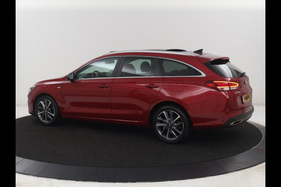 Hyundai i30 Wagon 1.5 T-GDi MHEV Premium Sky | Panoramadak | Stoel & Sturverwarming | Stoelkoeling | Camera | Adaptive cruise | Navigatie | Carplay | DAB+ | Climate control | Full LED