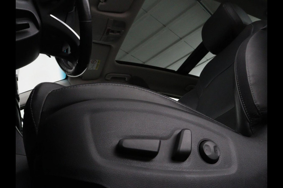 Hyundai i30 Wagon 1.5 T-GDi MHEV Premium Sky | Panoramadak | Stoel & Sturverwarming | Stoelkoeling | Camera | Adaptive cruise | Navigatie | Carplay | DAB+ | Climate control | Full LED