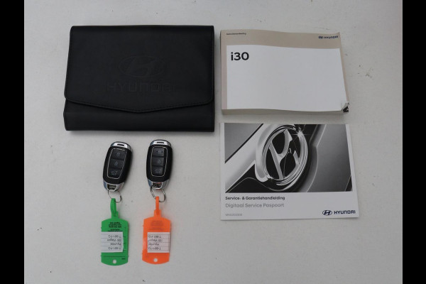 Hyundai i30 Wagon 1.5 T-GDi MHEV Premium Sky | Panoramadak | Stoel & Sturverwarming | Stoelkoeling | Camera | Adaptive cruise | Navigatie | Carplay | DAB+ | Climate control | Full LED