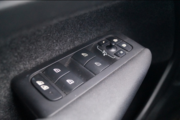 Volvo XC40 1.5 T4 Plug-in Hybrid Core Bright -SOH99%-LEER-NAVI-ECC-