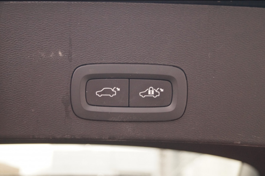 Volvo XC40 1.5 T4 Plug-in Hybrid Core Bright -SOH99%-LEER-NAVI-ECC-