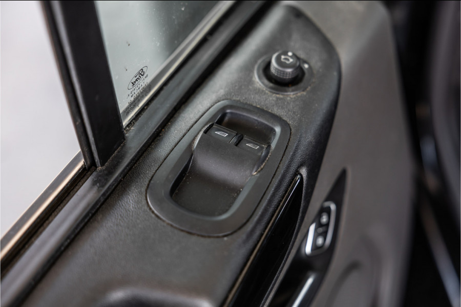 Ford Transit Custom 320 2.0 TDCI 170 PK L2H1 Limited DC | Dubbel cabine | Bi-Xenon | CarPlay | Navigatie | Stoelverwarming | Trekhaak | Euro 6 | Nieuwe APK
