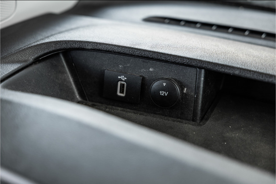 Ford Transit Custom 320 2.0 TDCI 170 PK L2H1 Limited DC | Dubbel cabine | Bi-Xenon | CarPlay | Navigatie | Stoelverwarming | Trekhaak | Euro 6 | Nieuwe APK