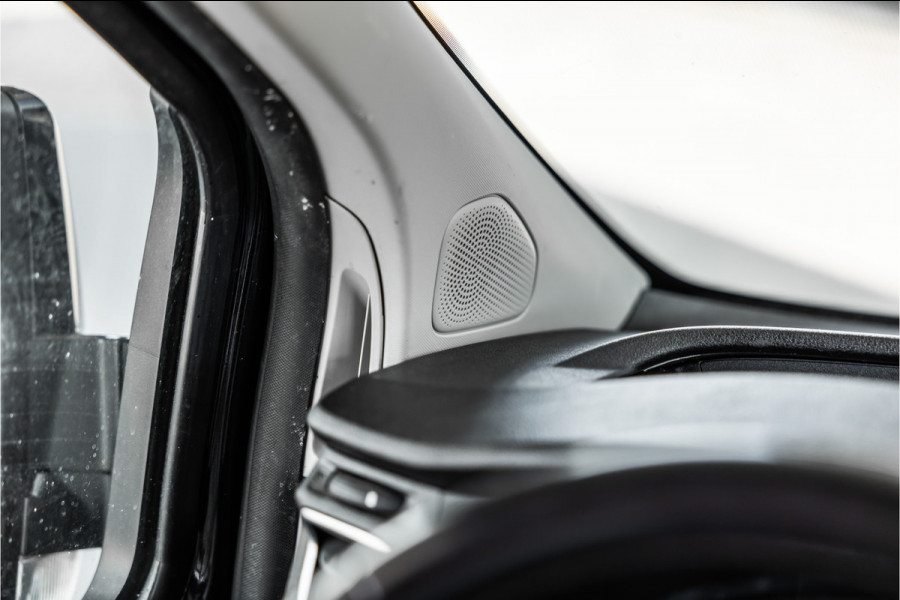 Ford Transit Custom 320 2.0 TDCI 170 PK L2H1 Limited DC | Dubbel cabine | Bi-Xenon | CarPlay | Navigatie | Stoelverwarming | Trekhaak | Euro 6 | Nieuwe APK