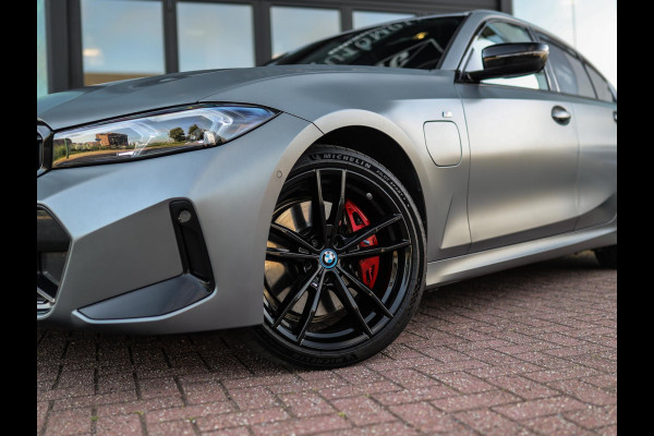 BMW 3-serie 330e | Frozen | M-Sport Pro | Pano | H/K | Memory