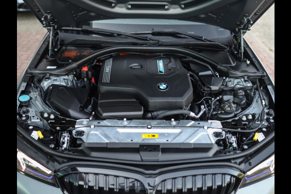 BMW 3-serie 330e | Frozen | M-Sport Pro | Pano | H/K | Memory