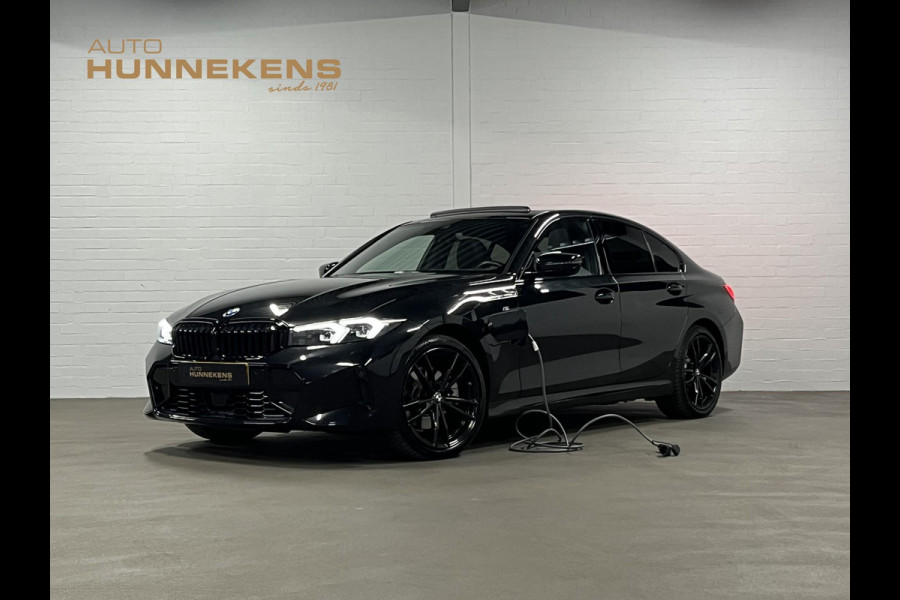 BMW 3-serie 330e M Sport | Open dak | Adapt. cruise | Trekhaak | Head-up | Stoelverwarming | Sfeerverlichting | Carplay | Leder