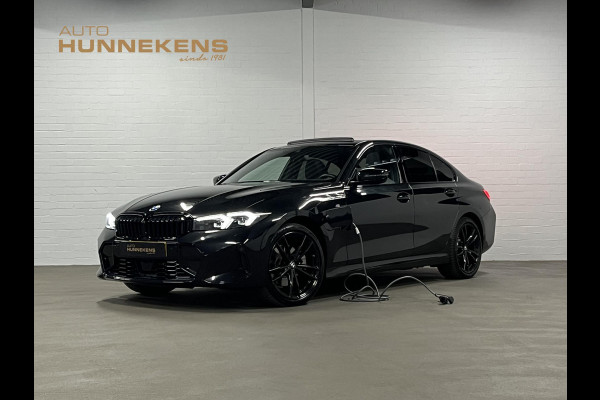 BMW 3-serie 330e M Sport | Open dak | Adapt. cruise | Trekhaak | Head-up | Stoelverwarming | Sfeerverlichting | Carplay | Leder