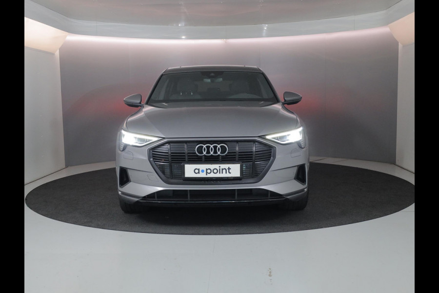 Audi e-tron Sportback 55 quattro Business edition Plus 95 kWh 408 pk | SOH 92,64% | Navigatie | Panoramadak | Parkeersensoren | Elektr. voorstoelen | Lichtmetalen velgen 21" | Luchtvering |