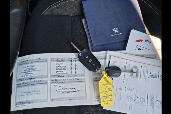 Peugeot Rifter 1.2 Puretech Allure automaat | Hoge instap | Ruim en praktisch | Stoelverwarming | Climate control | Parkeersensoren | Trekhaak |