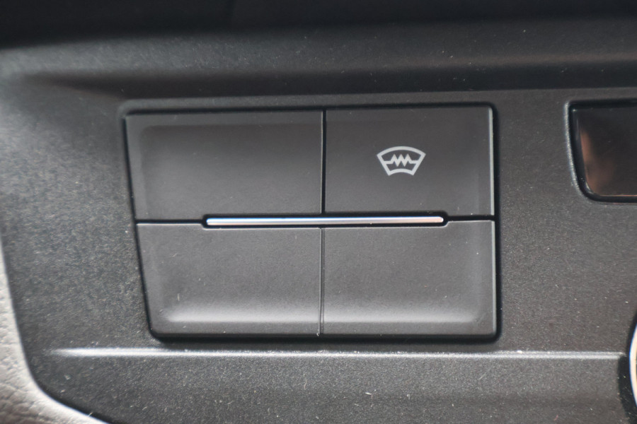 Volkswagen Transporter 2.0 TDI L2 H1 DC Bulli Automaat