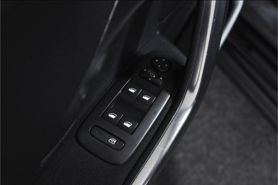 Peugeot 2008 1.2 PureTech Allure | Cruise | PDC | Camera | NAV+App.Connect | Auto.Airco | Trekhaak | LM 16" |