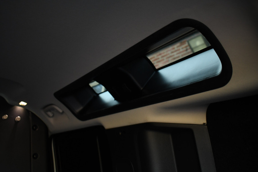 Land Rover Defender 110 D250 3.0 SE Luchtv 22-Kahn Meridian Memory 360