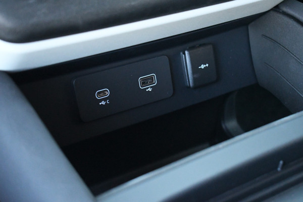 Land Rover Defender 110 D250 3.0 SE Luchtv 22-Kahn Meridian Memory 360