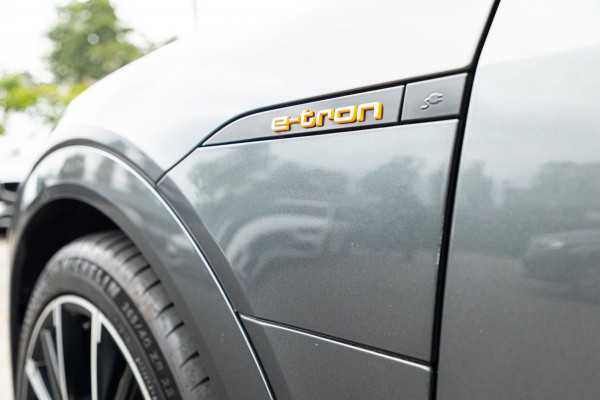 Audi e-tron Sportback 55 quattro S-Line 95 kWh Soh 92% I Panoramadak I Leder I B&O I Adaptive Cruise I HeadUp I Luchtvering