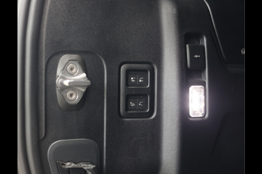 Land Rover Defender P400e X | Pano - Trekhaak - Meridian