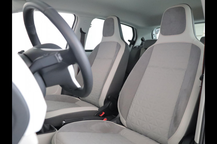 Volkswagen up! 1.0 Beats 65 pk | Navigatie via App | Parkeersensoren achter | Achteruitrijcamera | Autom. airco | Cruise control | Stoelverwarming |