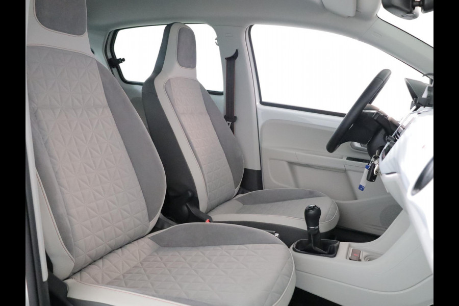 Volkswagen up! 1.0 Beats 65 pk | Navigatie via App | Parkeersensoren achter | Achteruitrijcamera | Autom. airco | Cruise control | Stoelverwarming |