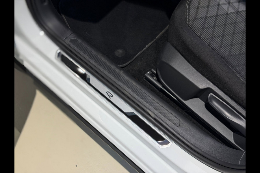 Volkswagen Polo 1.0 TSI R-Line Edition|Pano|Camera|Keyless|Matrix