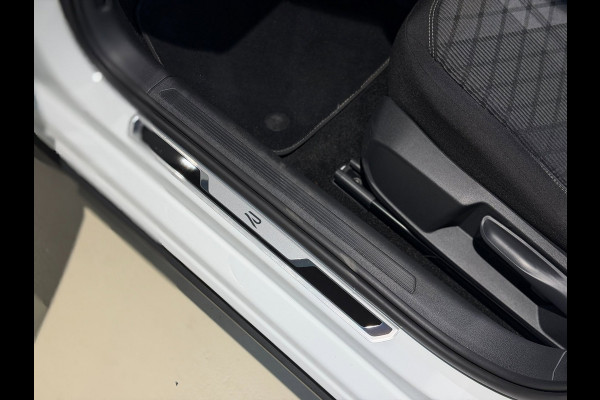 Volkswagen Polo 1.0 TSI R-Line Edition|Pano|Camera|Keyless|Matrix