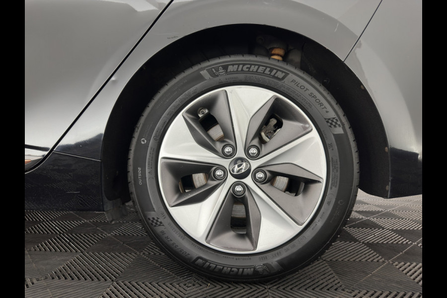 Hyundai IONIQ Comfort EV (INCL-BTW) Aut. *ADAPTIVE-CRUISE | DIGI-COCKPIT | SHIFTPADDLES | LANE-ASSIST | CCS-FASTLOADER | CRUISE | CAMERA | KEYLESS | DAB+ | NAVI-FULLMAP | ECC | PDC | 16"*