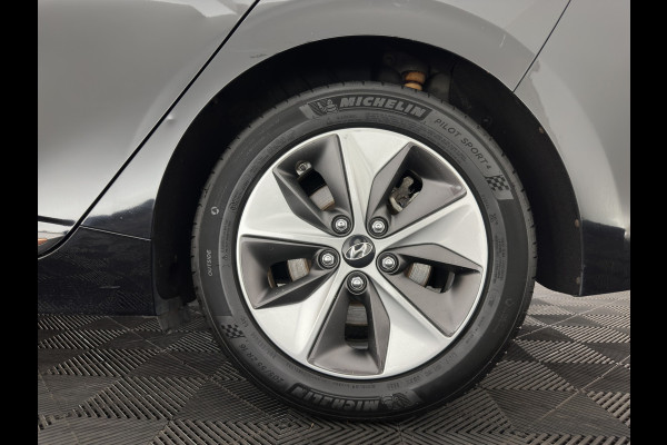 Hyundai IONIQ Comfort EV (INCL-BTW) Aut. *ADAPTIVE-CRUISE | DIGI-COCKPIT | SHIFTPADDLES | LANE-ASSIST | CCS-FASTLOADER | CRUISE | CAMERA | KEYLESS | DAB+ | NAVI-FULLMAP | ECC | PDC | 16"*
