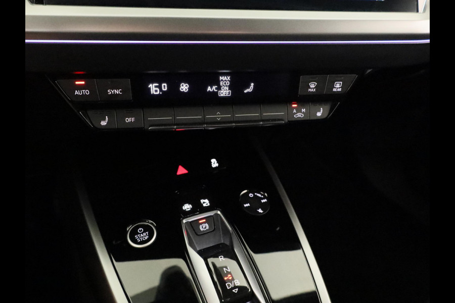 Audi Q4 e-tron 40 Launch edition Advanced Plus 77 kWh 204 pk | SOH 97,27% | Navigatie | Warmtepomp | Parkeersensoren | Achteruitrijcamera | Lederen bekleding | Elektr. voorstoelen | SONOS soundsystem | Lichtmetalen velgen 20" |