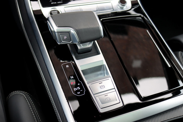 Audi Q8 55 TFSI e Quattro Pro Line S | Luchtvering | Achterasbesturing | ACC | Bang&Olufsen | Trekhaak | Matrix-LED | Soft-Close | Verwarmd Stuurwiel | Panoramadak | Keyless Entry |