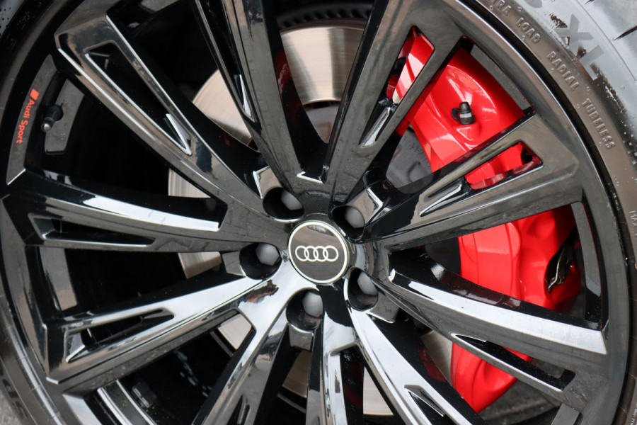 Audi Q8 55 TFSI e Quattro Pro Line S | Luchtvering | Achterasbesturing | ACC | Bang&Olufsen | Trekhaak | Matrix-LED | Soft-Close | Verwarmd Stuurwiel | Panoramadak | Keyless Entry |