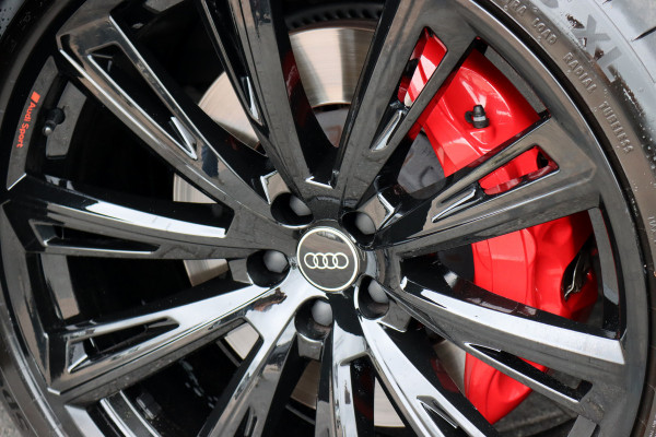 Audi Q8 55 TFSI e Quattro Pro Line S | Luchtvering | Achterasbesturing | ACC | Bang&Olufsen | Trekhaak | Matrix-LED | Soft-Close | Verwarmd Stuurwiel | Panoramadak | Keyless Entry |