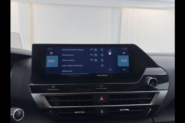 Citroën Ë-C4 Shine Pack Business 50 kWh [3-Fase-11kW] (INCL-BTW) *HEAD-UP | LEATHER | FULL-LED | ADAPTIVE-CRUISE | DIGI-COCKPIT | BLIND-SPOT | HEATED-COMFORTSEATS | KEYLESS | DAB+ | NAVI-FULLMAP | ECC | LANE-ASSIST | PDC | CRUISE | 18''ALU*