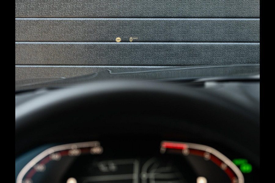 BMW 3-serie 320i High Executive Edition | M-Sport | HUD | HIFI | Ambiance Interieur | Stoelverwarming | Shadow Line | Leder | PDC V+A |