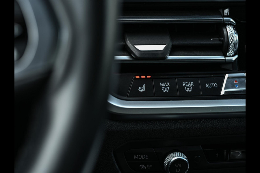 BMW 3-serie 320i High Executive Edition | M-Sport | HUD | HIFI | Ambiance Interieur | Stoelverwarming | Shadow Line | Leder | PDC V+A |