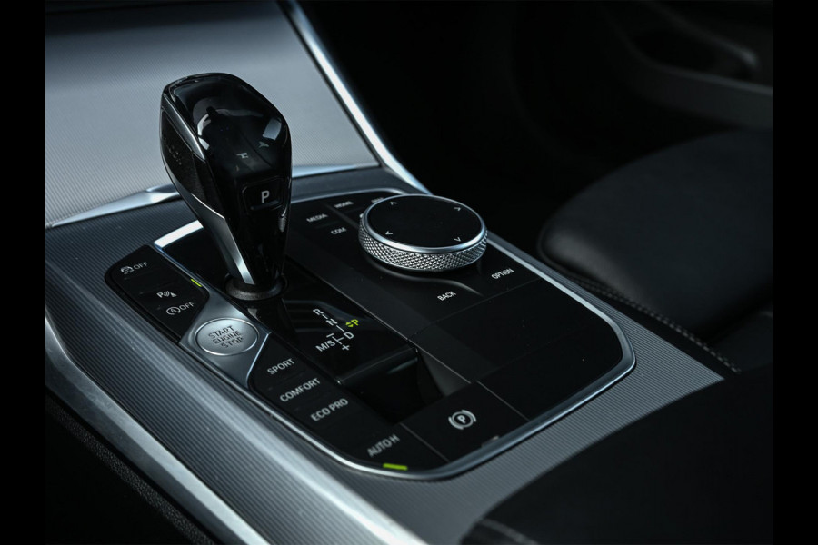 BMW 3-serie 320i High Executive Edition | M-Sport | HUD | HIFI | Ambiance Interieur | Stoelverwarming | Shadow Line | Leder | PDC V+A |