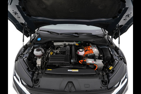 Volkswagen Arteon Shooting Brake 1.4 TSI eHybrid R-Line Business (Plug-in) {SoH-90%} (INCL-BTW) *PANO | LEATHER-ARTVELOURS | FULL-LED | CAMERA | ADAPTIVE-CRUISE | HEATED-SPORTSEATS | KEYLESS | NAVI-FULLMAP | PRIVACYGLASS | SHIFTPADDLES | DIGI-COCKPIT | TOWBAR | 18''ALU*