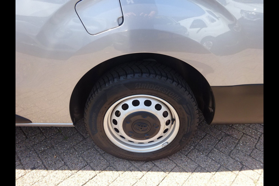 Toyota ProAce Worker 2.0 D-4D Navigator Long L3 AIRCO NAVIGATIE 3 ZITSPLAATSEN