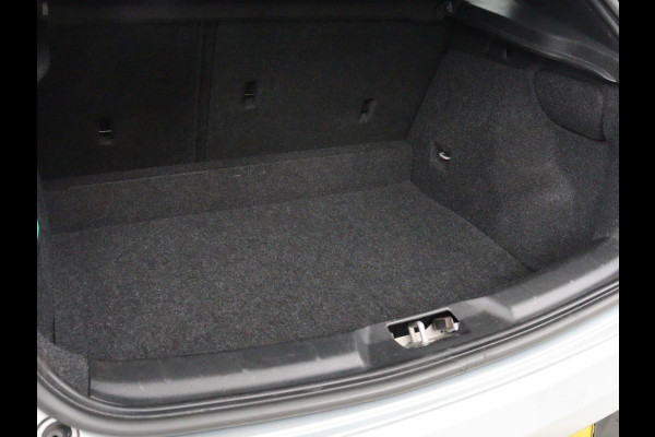 Volvo V40 Cross Country 1.5 T3 Edition+ | Trekhaak | Navigatie | Stoelverwarming | Climate control | Bluetooth | Cruise control | Parkeerhulp