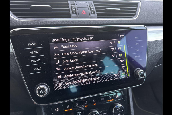 Škoda Superb Combi 1.4 TSI iV PHEV Business Edition Plus | SOH: 93,3% | Trekhaak | Adaptive CC | LED | Bliss | Camera | Memory Seat |