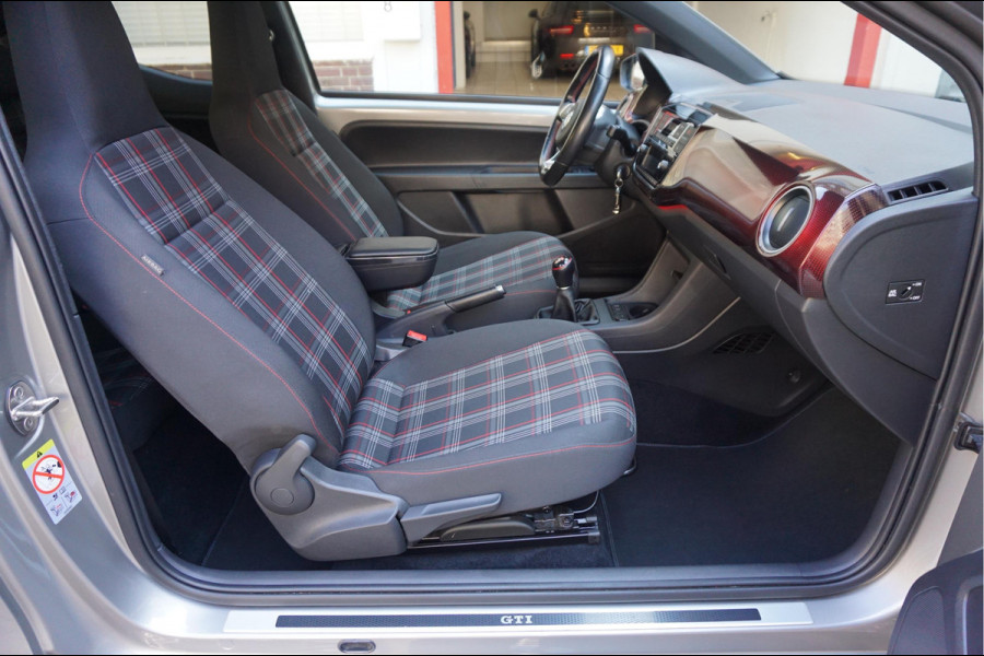 Volkswagen up! 1.0 TSI GTI | Pano-dak | ca € 3.000,- upgrades | Sfeerverlichting | High Performance Audio |