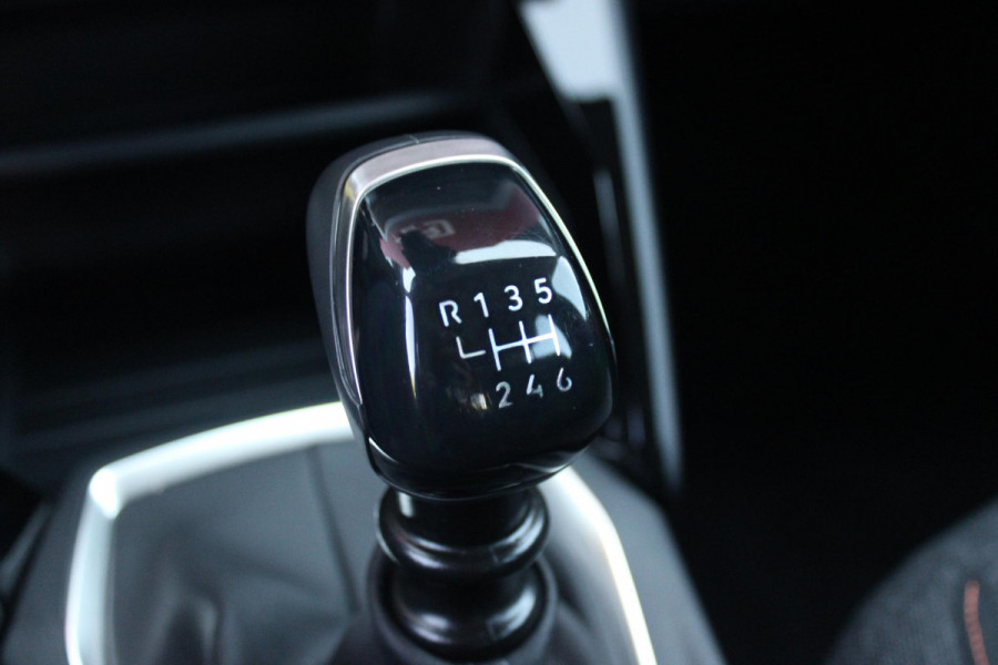 Peugeot 208 1.2 100PK STYLE | APPLE CARPLAY/ANDROID AUTO | CRUISE CONTROL | AIRCO | PARKEERSENSOREN ACHTER | DAB+ RADIO | LICHT SENSOR | LAGE KM STAND! |