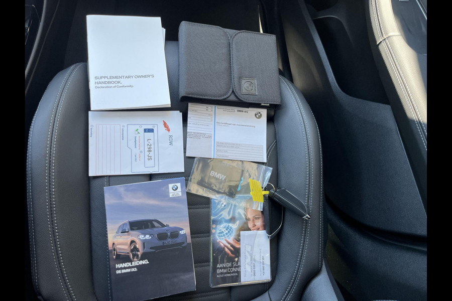 BMW iX3 High Executive 80 kWh | SOH 97,4% | Leder | Pano | Trekhaak | Harman Kardon | 360 Camera | Stoelverwarming | Adaptive Cruise
