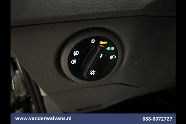 Volkswagen Crafter 2.0 TDI 141pk L3H2 L2H1 Euro6 Airco | Camera | Navigatie | LED | 3000kg Trekhaak | Cruisecontrol Android Auto, Leder, Verwarmde voorruit, Parkeersensoren, Bijrijdersbank