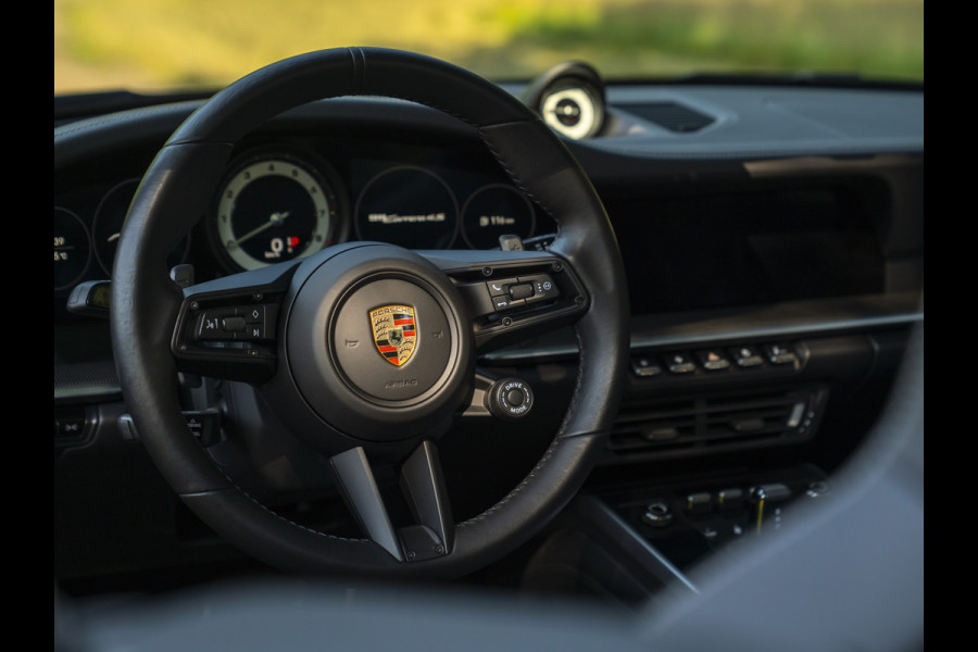 Porsche 911 Cabrio 3.0 Carrera 4S | Keramisch | Akrapovic | Burmester | Lift | Stoelventilatie | Origineel NL