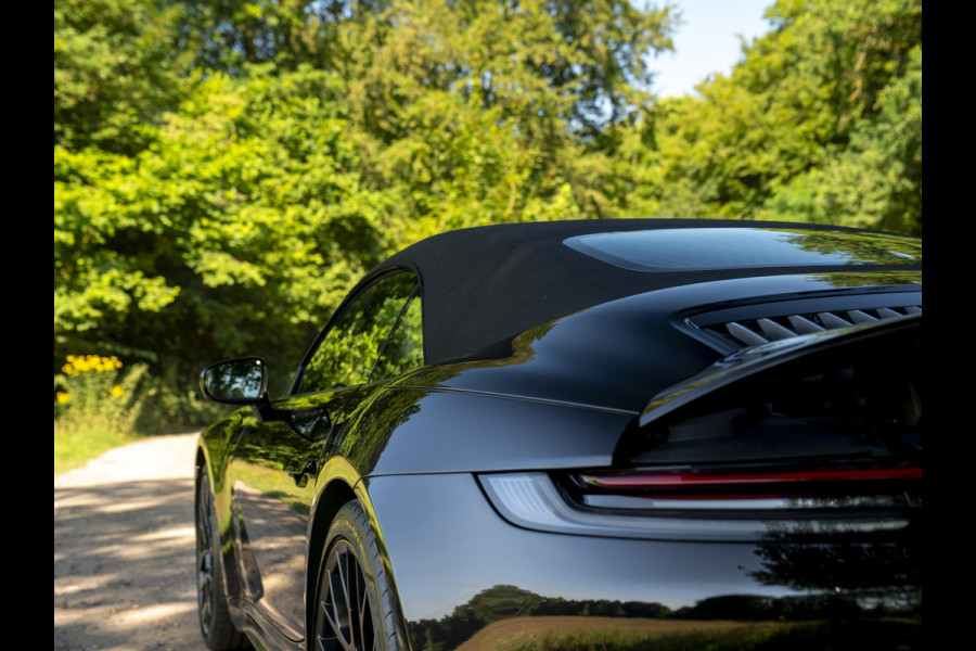 Porsche 911 Cabrio 3.0 Carrera 4S | Keramisch | Akrapovic | Burmester | Lift | Stoelventilatie | Origineel NL
