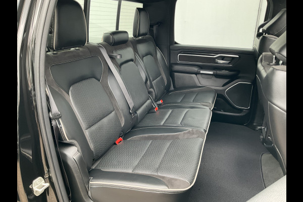 Dodge Ram 1500 5.7 V8 4x4 Crew Cab Limited Laramie Trekhaak Pano Harman/Kardon Leer Treeplanken BOMVOL!