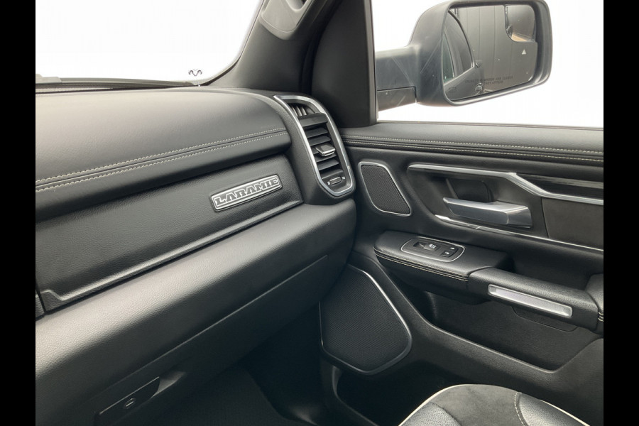 Dodge Ram 1500 5.7 V8 4x4 Crew Cab Limited Laramie Trekhaak Pano Harman/Kardon Leer Treeplanken BOMVOL!